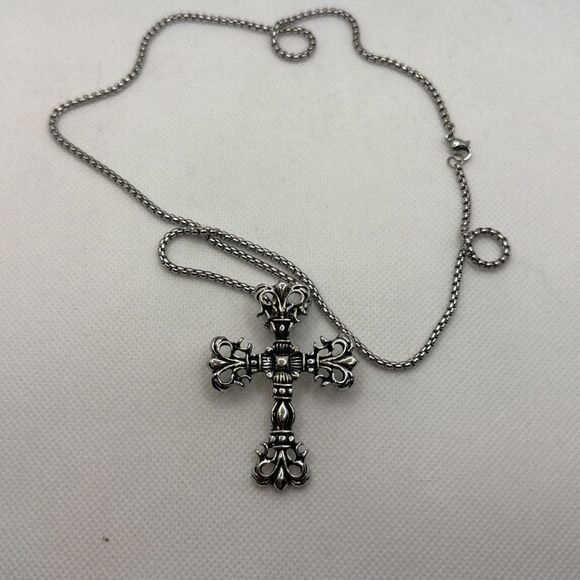 Brand New!! Filigree and heart cross - Picture 1 of 4